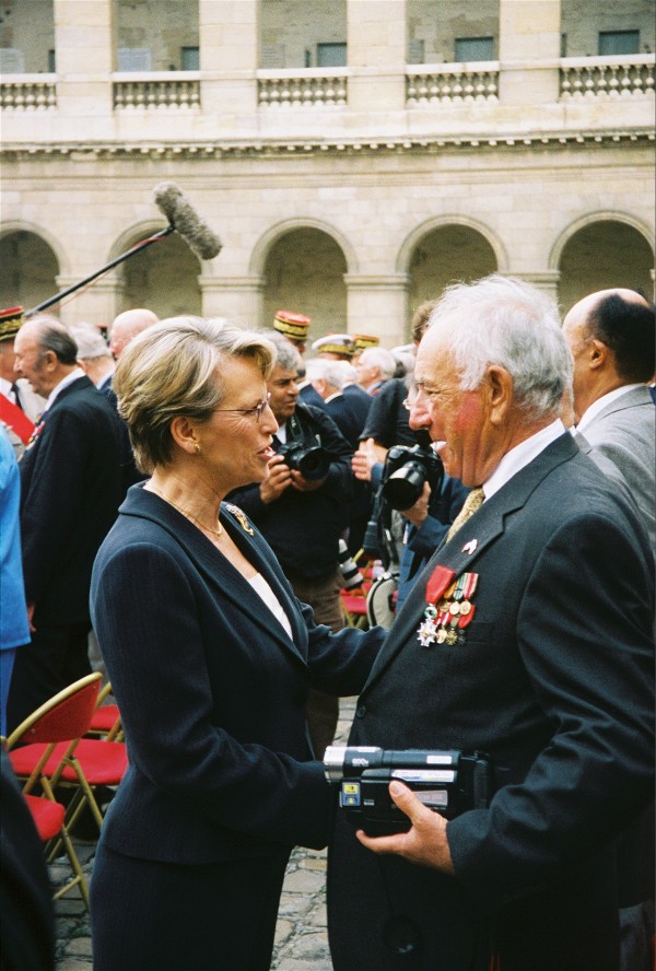 minister of defense and W. Pepe